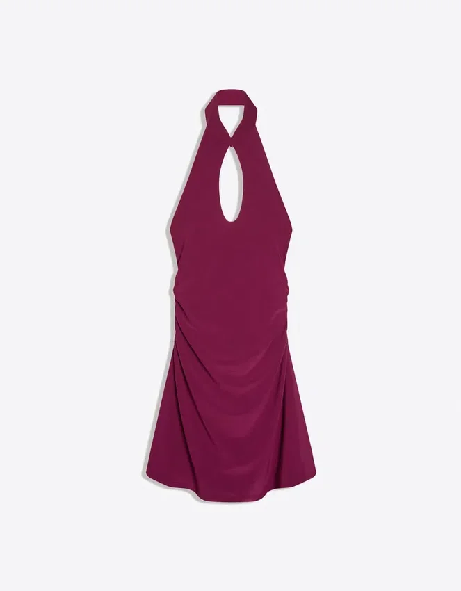 Vestido halter con hombros descubiertos Vestido halter con hombros descubiertos
