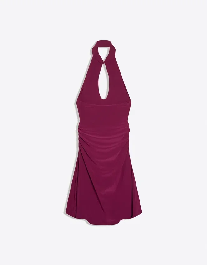 Vestido halter con hombros descubiertos Vestido halter con hombros descubiertos
