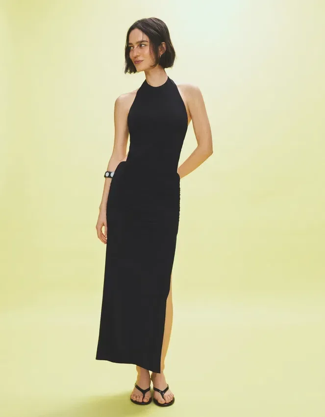 Vestido largo con cuello halter Vestido largo con cuello halter