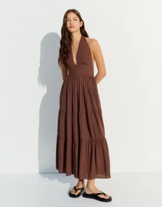 Vestido largo rústico con cuello halter