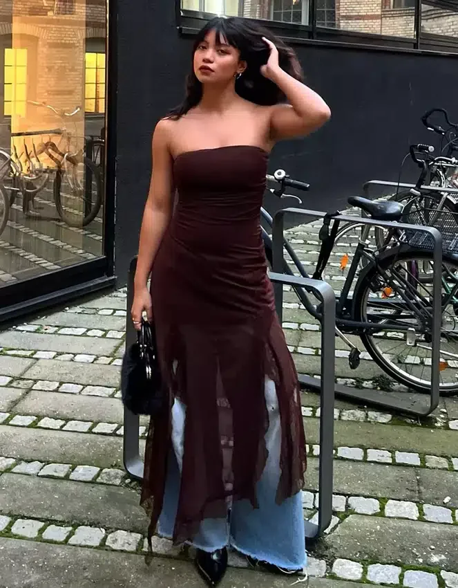 Vestido midi bandeau asimétrico de tul y encaje Vestido midi bandeau asimétrico de tul y encaje