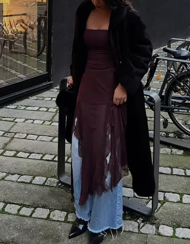 Vestido midi bandeau asimétrico de tul y encaje Vestido midi bandeau asimétrico de tul y encaje