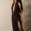 Vestido midi con cuello halter Vestido midi con cuello halter