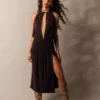 Vestido midi con cuello halter Vestido midi con cuello halter