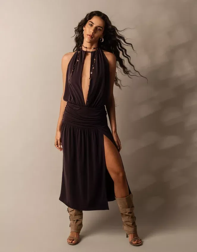 Vestido midi con cuello halter Vestido midi con cuello halter