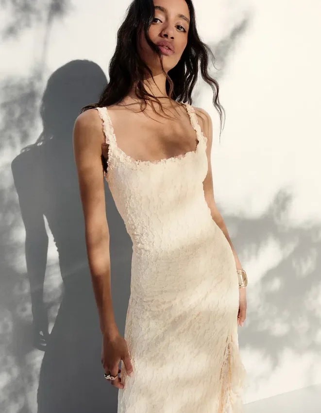 Vestido midi con ribete de encaje Vestido midi con ribete de encaje