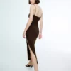 Vestido midi con tirantes y fruncidos Vestido midi con tirantes y fruncidos