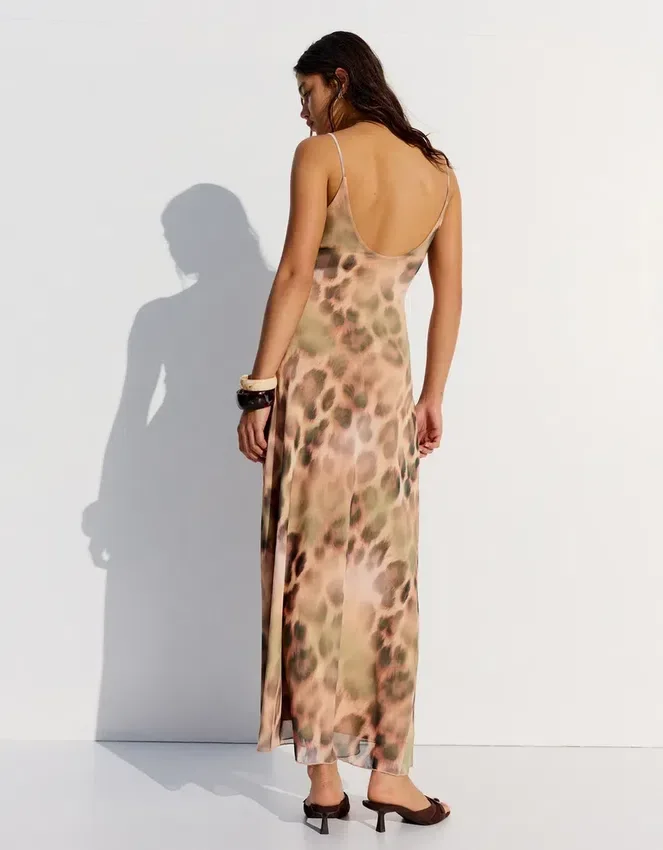 Vestido midi de tul con estampado animal Vestido midi de tul con estampado animal