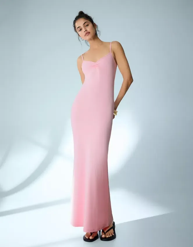 Vestido midi fruncido con tirantes – Vestidos y monos Vestido midi fruncido con tirantes – Vestidos y monos