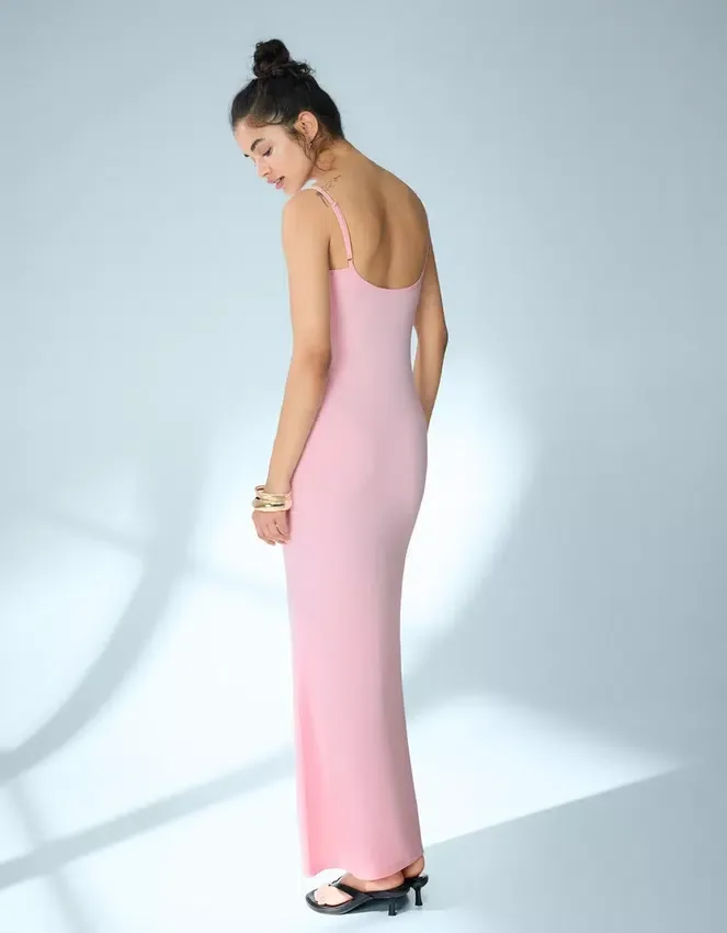 Vestido midi fruncido con tirantes – Vestidos y monos Vestido midi fruncido con tirantes – Vestidos y monos