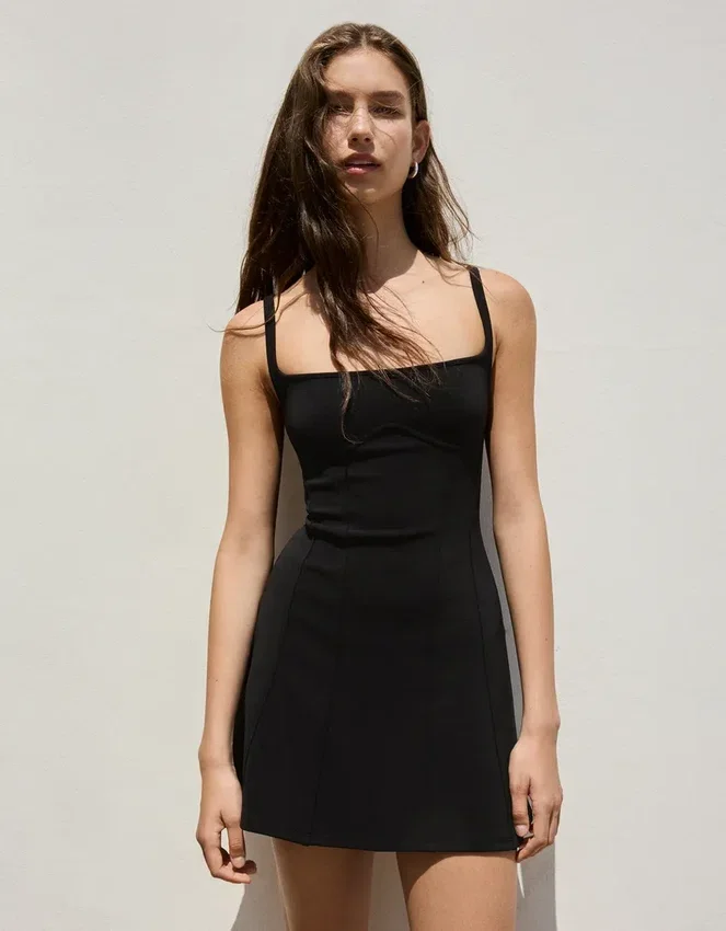 Vestido mini con tirantes tipo corsé Vestido mini con tirantes tipo corsé