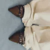 Zapatos de tacón bajo con hebillas y talón abierto – Zapatos de tacón