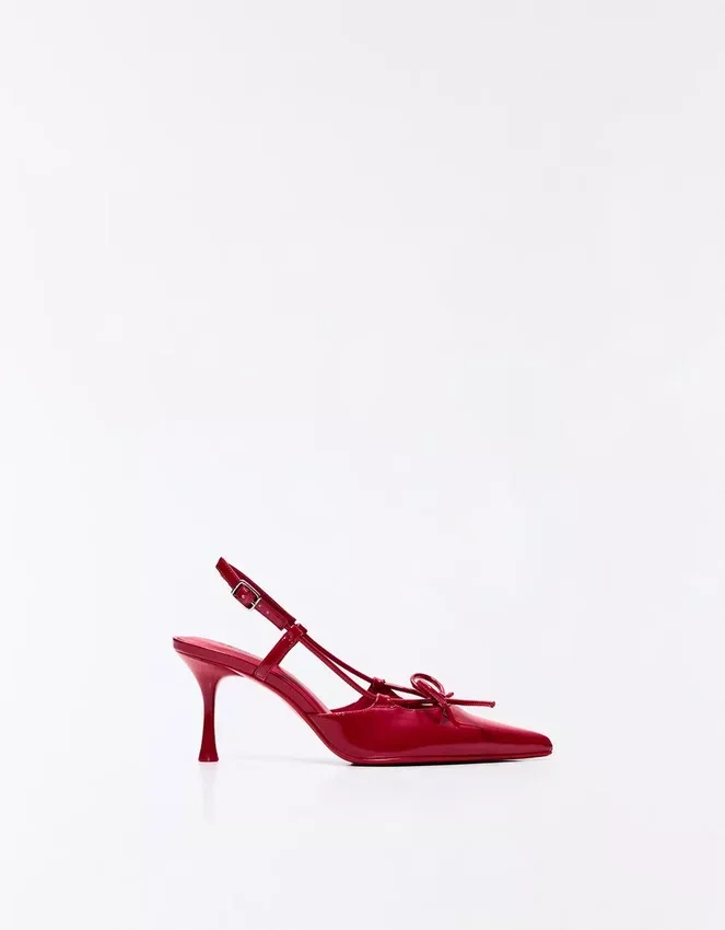 Zapatos de tacón con talón abierto y detalle Zapatos de tacón con talón abierto y detalle