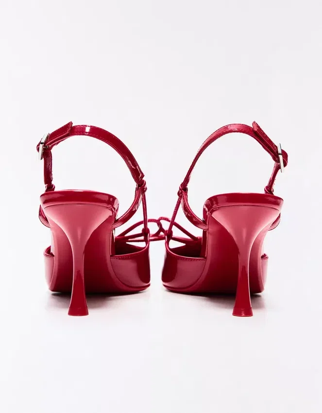 Zapatos de tacón con talón abierto y detalle Zapatos de tacón con talón abierto y detalle
