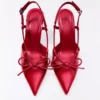 Zapatos de tacón con talón abierto y detalle Zapatos de tacón con talón abierto y detalle