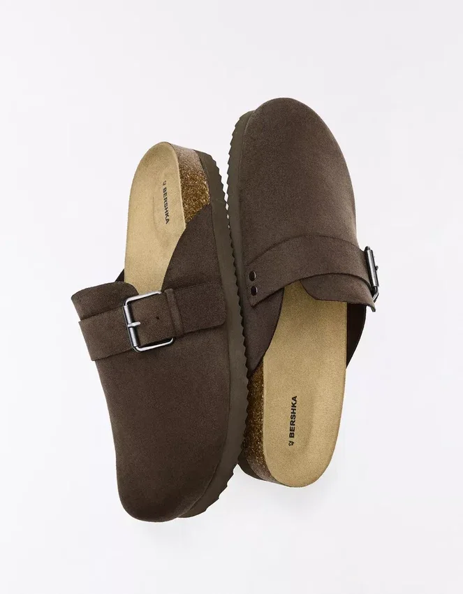 Zueco con detalle de hebilla – Hombre Zueco con detalle de hebilla – Hombre